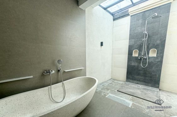 Image 12 from Villa balinaise moderne de 4 chambres à vendre en bail à Bali Seminyak