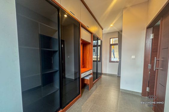 Image 9 from Villa balinaise moderne de 4 chambres à vendre en bail à Bali Seminyak