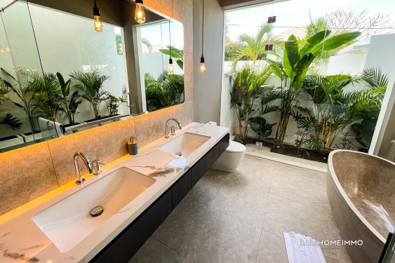 Image 14 from Villa familiale de 4 chambres à louer à Umalas Tegal Cupek