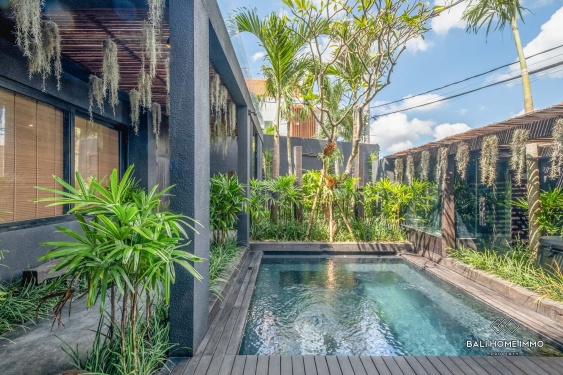Villa 4 Kamar Bergaya Industrial Modern dengan Sauna Dijual di Bali Berawa