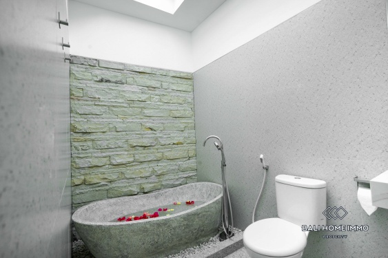 Image 18 from Modern Tropical 3 Bedroom Freehold Villa with Rooftop Jacuzzi Near Pandawa Beach