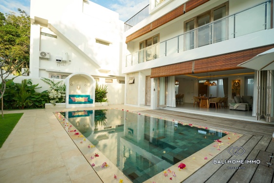 Image 1 from Modern Tropical 3 Bedroom Freehold Villa with Rooftop Jacuzzi Near Pandawa Beach
