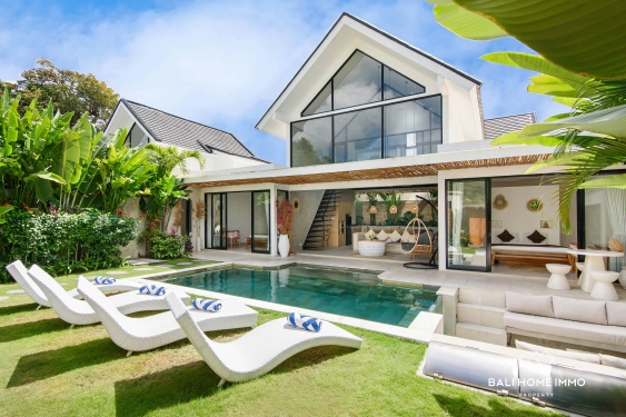 Image 1 from Vila Tropis Modern 4 Kamar Dijual di Umalas