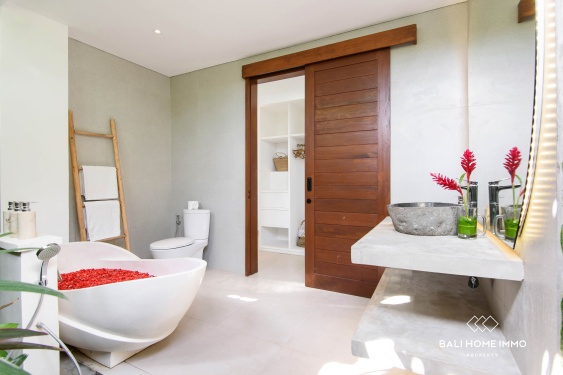 Image 10 from Vila Tropis Modern 4 Kamar Dijual di Umalas