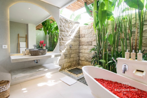 Image 11 from Vila Tropis Modern 4 Kamar Dijual di Umalas