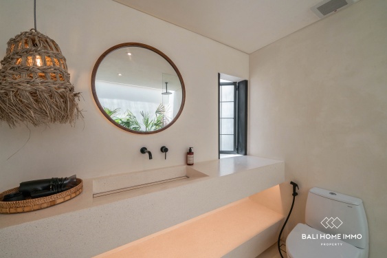 Image 8 from Villa 1 Kamar dengan Desain Tropis Modern Dijual di Umalas