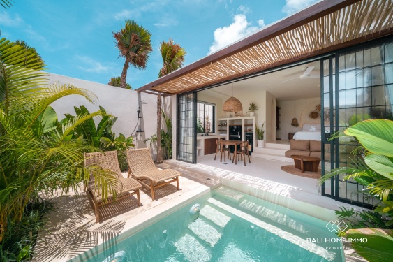 Image 1 from Villa 1 Kamar dengan Desain Tropis Modern Dijual di Umalas