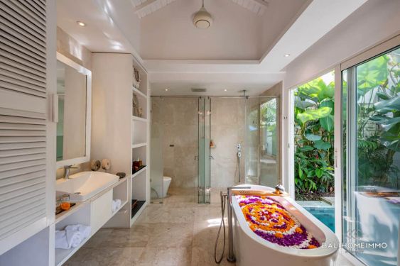 Image 13 from 8 Unit Villa Komplek Modern bertema Tropical Dijual di Seminyak Bali