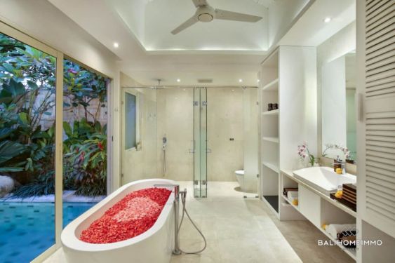 Image 12 from 8 Unit Villa Komplek Modern bertema Tropical Dijual di Seminyak Bali