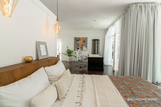 Image 15 from Villa moderne avec 2 chambres et bureau à vendre à Pererenan