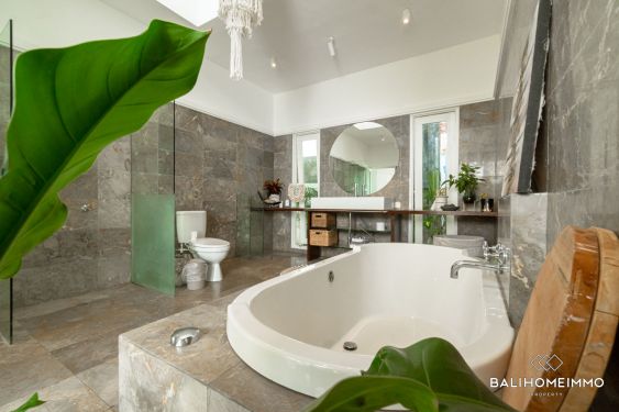 Image 17 from Villa moderne avec 2 chambres et bureau à vendre à Pererenan