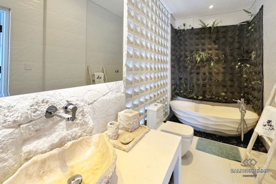 Image 11 from Vila 5 Kamar berpemandangan taman dan laut dijual Dekat Pantai Cemagi