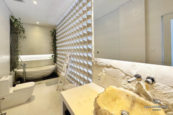 Image 12 from Vila 5 Kamar berpemandangan taman dan laut dijual Dekat Pantai Cemagi