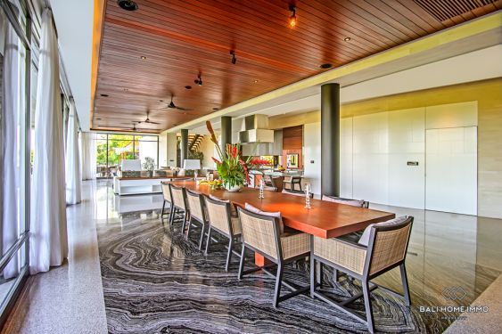 Image 9 from Villa Dekat Pantai 6 Kamar Dijual di Bali Gianyar