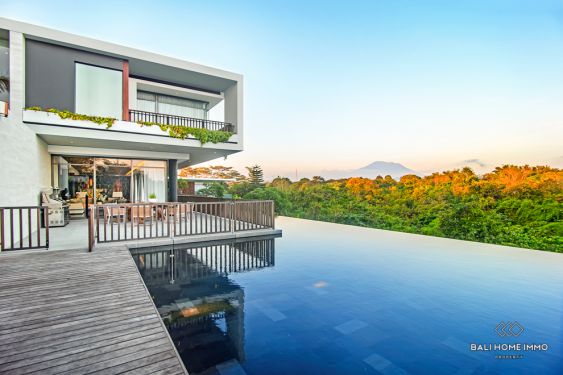 Image 1 from près de la plage 6 chambres villa à vendre en pleine propriété à Bali Gianyar