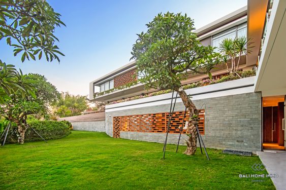 Image 2 from près de la plage 6 chambres villa à vendre en pleine propriété à Bali Gianyar