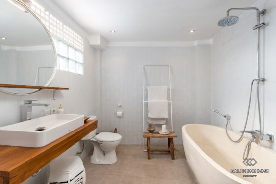 Image 17 from Dekat Pantai Villa 6 Kamar Dijual di Bali Pantai Canggu Batu Bolong Echo