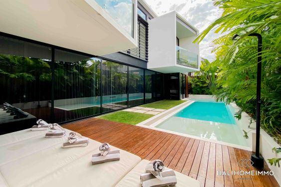 Image 1 from proche de la plage superbe villa de 4 chambres à coucher à vendre en leasehold à Bali Canggu Berawa