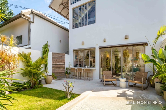 Villa neuve de 4 chambres à vendre en bail emphytéotique à Berawa, Bali