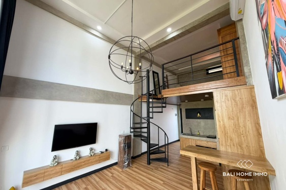 Apartemen loft 1 kamar yang baru direnovasi dijual di Seminyak, Bali.