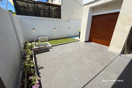 Image 19 from Villa 3 Kamar yang Baru Direnovasi Dijual di Seminyak Bali