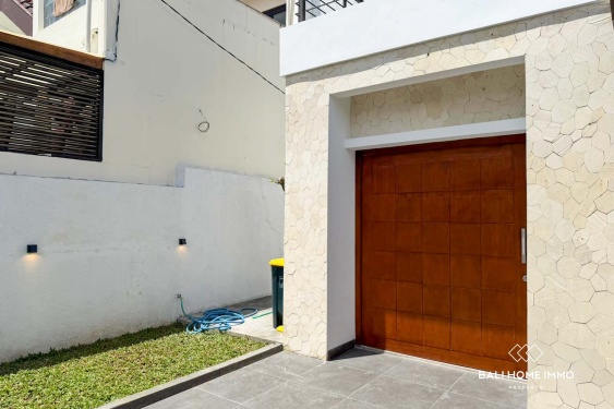 Image 18 from Villa 3 Kamar yang Baru Direnovasi Dijual di Seminyak Bali
