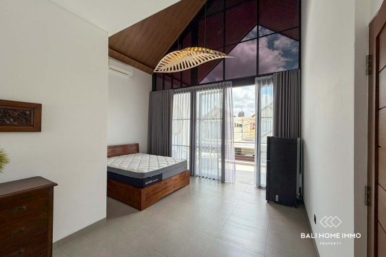 Image 8 from Villa 3 Kamar yang Baru Direnovasi Dijual di Seminyak Bali