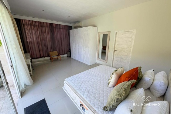 Image 12 from Villa 4 Kamar yang Baru Direnovasi untuk Dijual dengan Status Hak Milik di Berawa, Bali