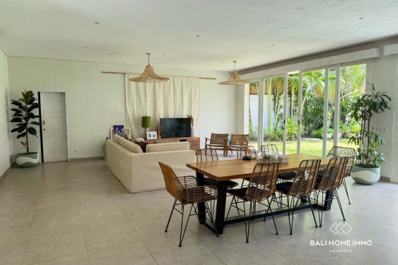Image 2 from Villa 4 Kamar yang Baru Direnovasi untuk Dijual dengan Status Hak Milik di Berawa, Bali
