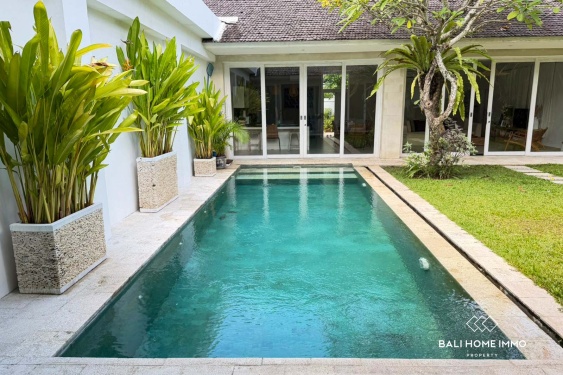 Image 17 from Villa 4 Kamar yang Baru Direnovasi untuk Dijual dengan Status Hak Milik di Berawa, Bali
