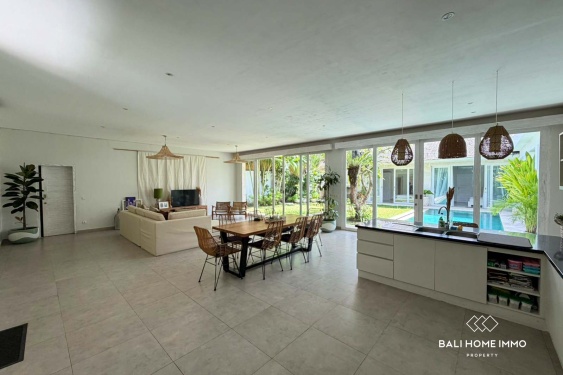 Image 5 from Villa 4 Kamar yang Baru Direnovasi untuk Dijual dengan Status Hak Milik di Berawa, Bali