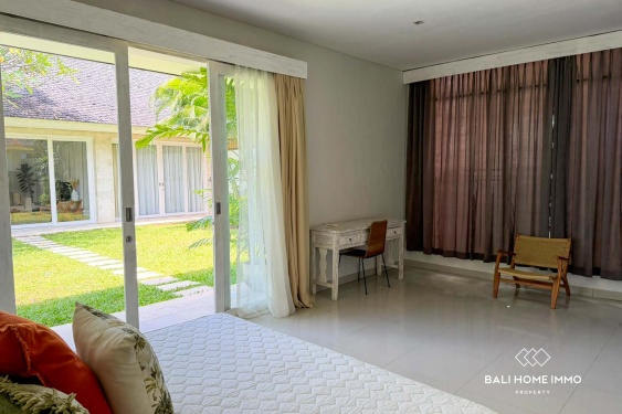 Image 10 from Villa 4 Kamar yang Baru Direnovasi untuk Dijual dengan Status Hak Milik di Berawa, Bali