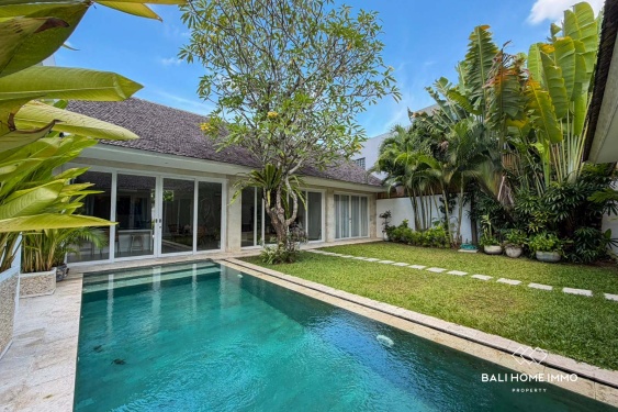Image 1 from Villa 4 Kamar yang Baru Direnovasi untuk Dijual dengan Status Hak Milik di Berawa, Bali