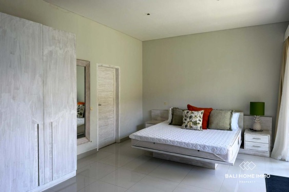 Image 11 from Villa 4 Kamar yang Baru Direnovasi untuk Dijual dengan Status Hak Milik di Berawa, Bali
