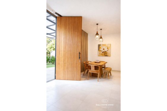 Image 2 from Villa 4 Kamar yang Baru Direnovasi Dijual di Seminyak Bali