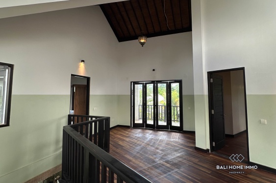 Image 5 from newly renovated 6 Bedrooms family villa for sale in Bali Pererenan beach