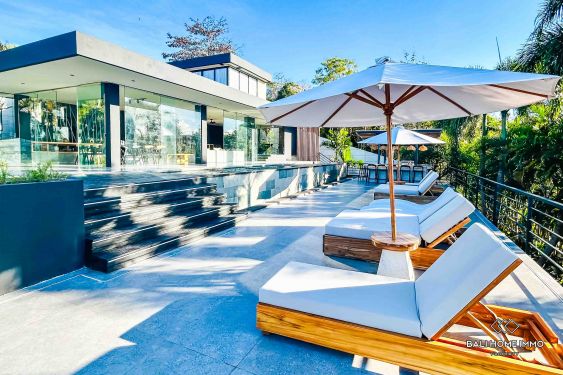 Image 1 from VILLA DE 6 CHAMBRES RÉCEMMENT RÉNOVÉE AVEC VUE SUR L'OCÉAN À LOCATION MENSUELLE À BALI - ULUWATU