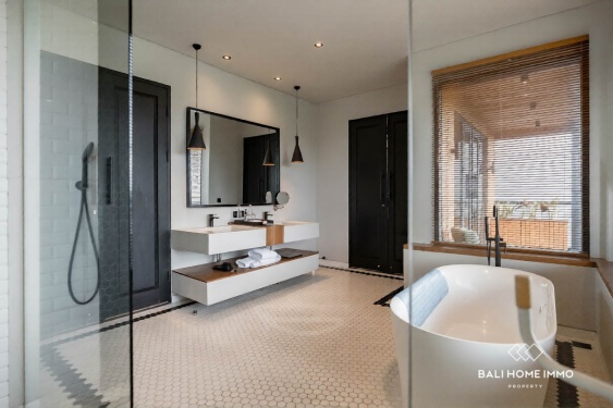 Image 8 from Villa dengan Pemandangan Laut dan 4 Kamar Dijual di Berawa