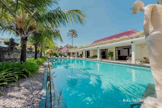 Image 3 from Villa de 5 chambres avec vue sur l'océan à vendre en pleine propriété à Bali Tanah Lot