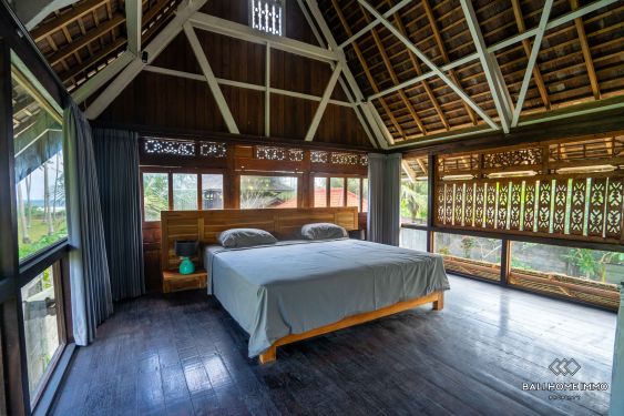 Image 12 from Beachfront 6 Bedroom Villa for Sale Freehold in West Bali