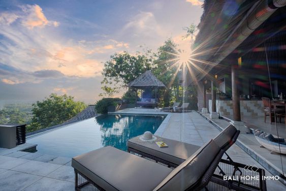 Image 13 from VILLA DENGAN 7 KAMAR PEMANDANGAN LAUT DIJUAL DENGAN HAK MILIK DI ULUWATU DEKAT PANTAI BINGIN
