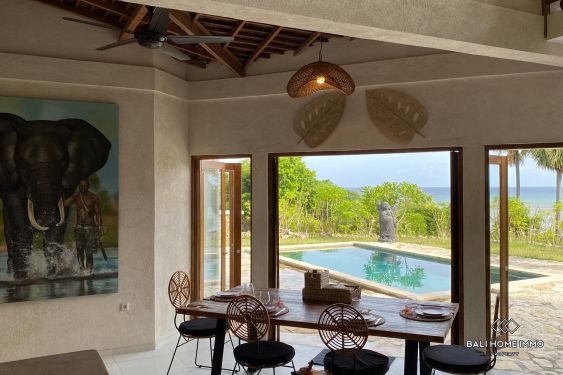 Image 4 from Vila berpemandangan laut, bungalow, dan gudang dijual di Pulau Rote