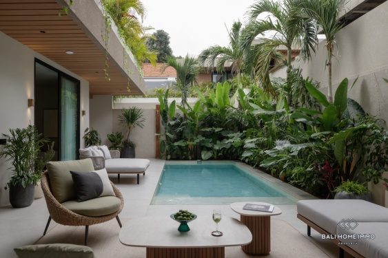 Apartemen penthouse 2 kamar off-plan dijual hak sewa di tepi pantai Pererenan, Bali.