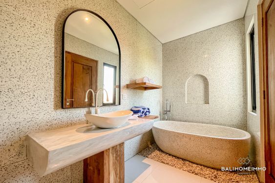 Image 13 from Vila 2 Kamar Bergaya Kontemporer Modern untuk Dijual dan Disewakan di Seminyak Bali