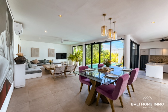 Image 4 from Vila 2 Kamar Tidur Terbuka di Area Utama Petitenget Disewakan Bulanan