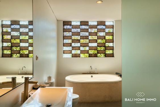 Image 14 from Vila 2 Kamar Tidur Terbuka di Area Utama Petitenget Disewakan Bulanan