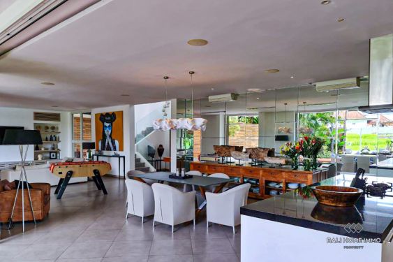 Image 7 from Villa Pemandangan Sawah 4 Kamar Dijual di Bali Kerobokan