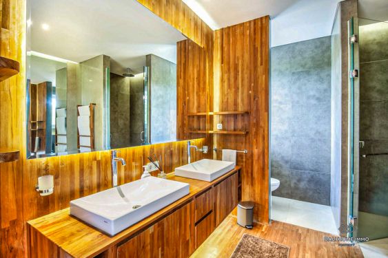 Image 15 from Villa Pemandangan Sawah 4 Kamar Dijual di Bali Kerobokan