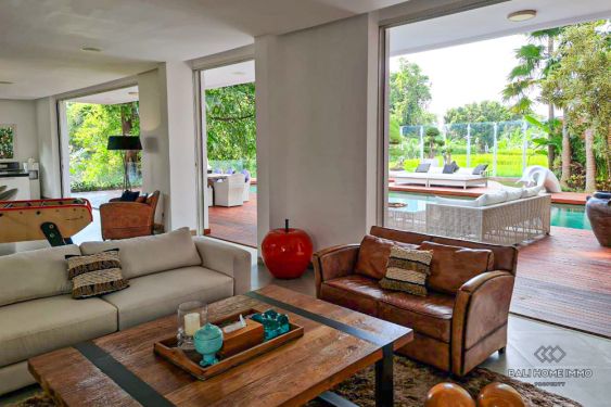 Image 3 from Villa de 4 chambres à vendre et à louer à Bali Kerobokan avec vue sur la rizière