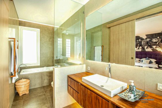 Image 13 from Villa Pemandangan Sawah 4 Kamar Dijual di Bali Kerobokan